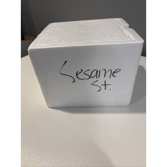 Dept 56 North Pole Series Sesame Street At The North Pole - Picture 6 of 16